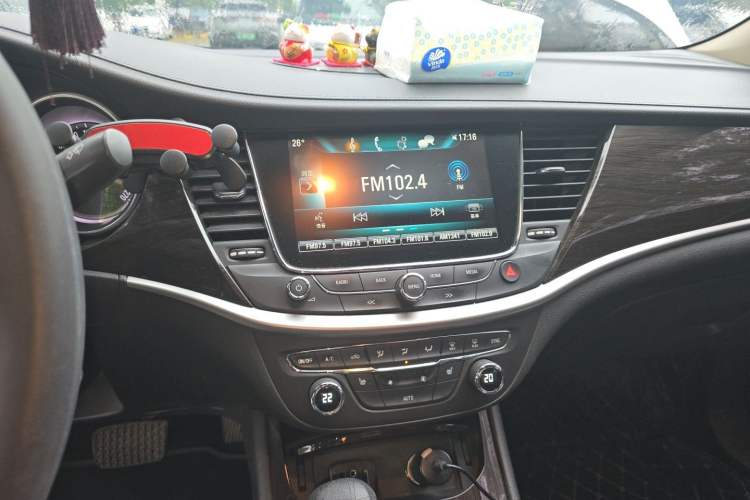 Used Buick Verano 2018 Sedan 20T Dual-Clutch Elite Model Audio And AC Panel