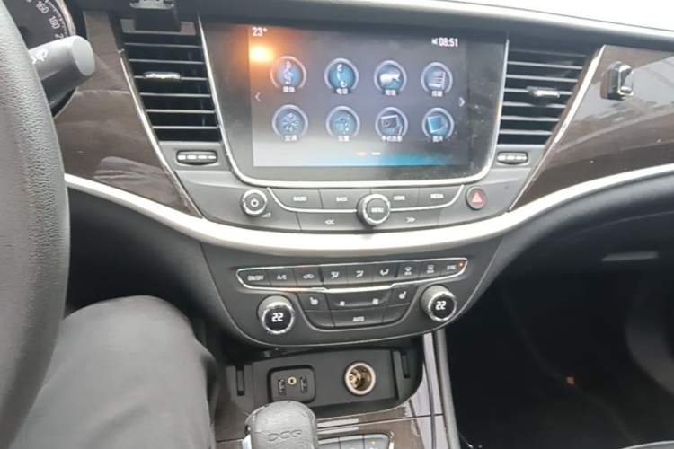 Used Buick Verano 2018 Sedan 20T Dual-Clutch Elite Model Audio And AC Panel