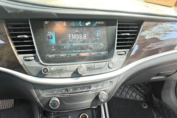 Used Buick Verano 2018 Sedan 20T Dual-Clutch Leading Model Audio And AC Panel