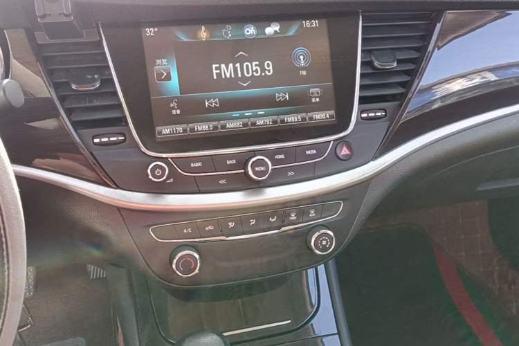 Used Buick Verano 2018 Sedan 20T Dual-Clutch Leading Model Audio And AC Panel