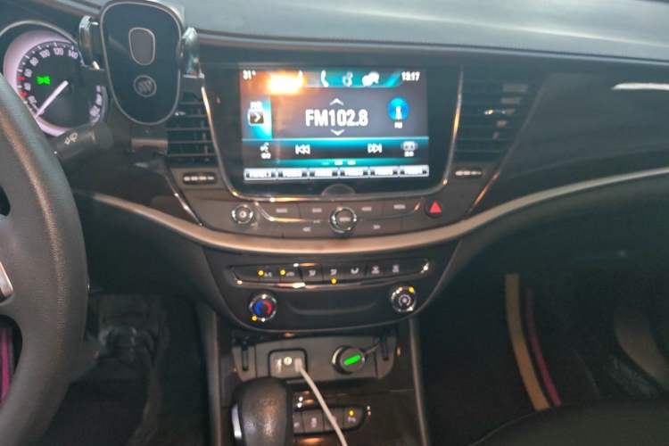 Used Buick Verano 2018 Sedan 20T Dual-Clutch Leading Model Audio And AC Panel