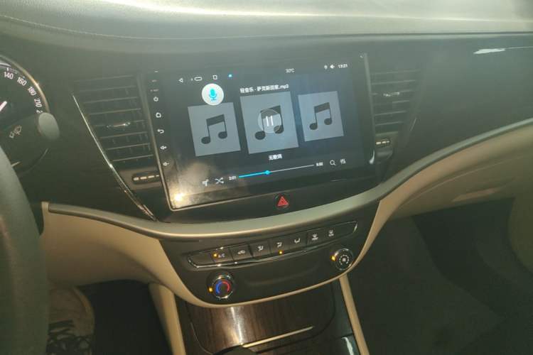 Used Buick Verano 2018 Sedan 15S Automatic Leading Model Audio And AC Panel