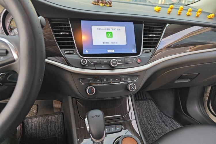 Used Buick Verano 2018 Sedan 20T Dual-Clutch Leading Model Audio And AC Panel
