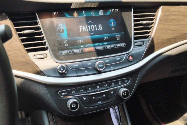 Used Buick Verano 2018 Sedan 20T Dual-Clutch Elite Model Audio And AC Panel