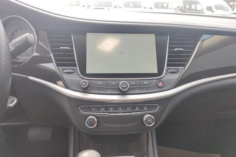 Used Buick Verano 2018 Sedan 20T Dual-Clutch Leading Model Audio And AC Panel