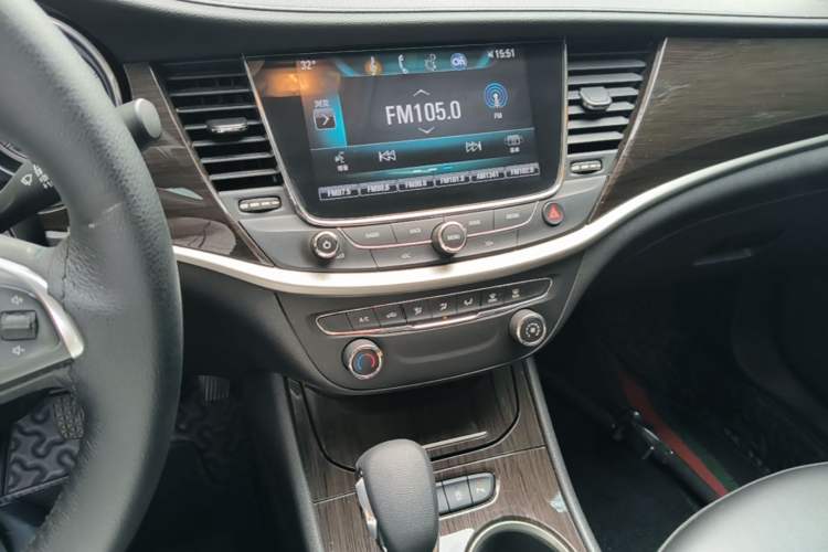 Used Buick Verano 2018 Sedan 20T Dual-Clutch Leading Model Audio And AC Panel