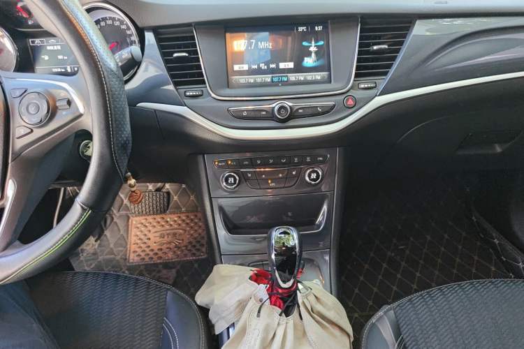 Used Buick Verano 2018 Hatchback 15S Automatic Leading Model Audio And AC Panel