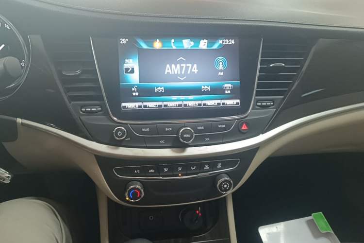 Used Buick Verano 2018 Sedan 15S Automatic Leading Model Audio And AC Panel