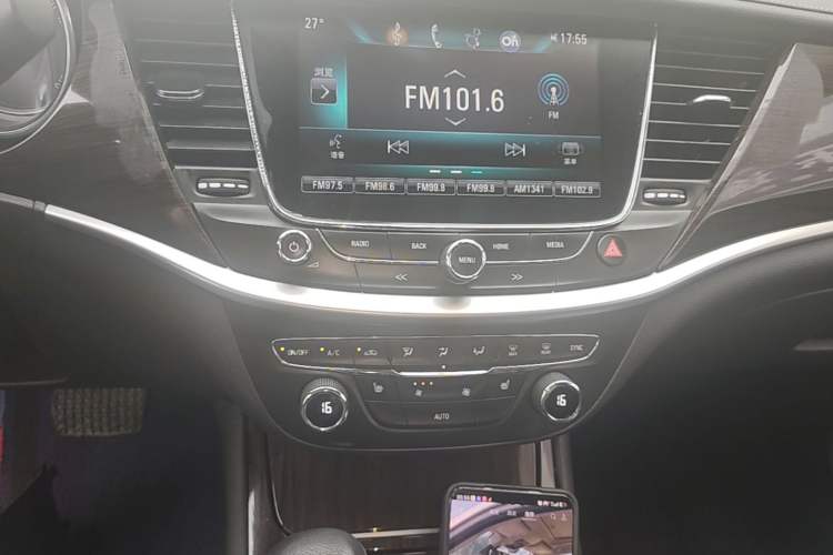 Used Buick Verano 2018 Sedan 20T Dual-Clutch Elite Model Audio And AC Panel