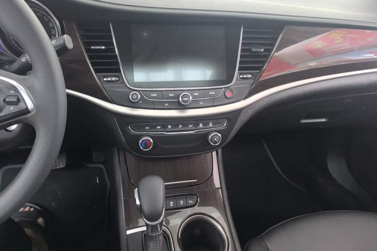 Used Buick Verano 2018 Sedan 20T Dual-Clutch Leading Model Audio And AC Panel