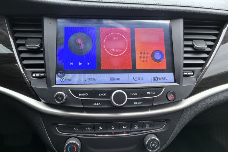 Used Buick Verano 2018 Sedan 20T Dual-Clutch Leading Model Audio And AC Panel