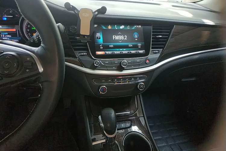 Used Buick Verano 2018 Sedan 20T Dual-Clutch Leading Model Audio And AC Panel