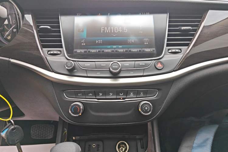 Used Buick Verano 2018 Sedan 20T Dual-Clutch Leading Model Audio And AC Panel