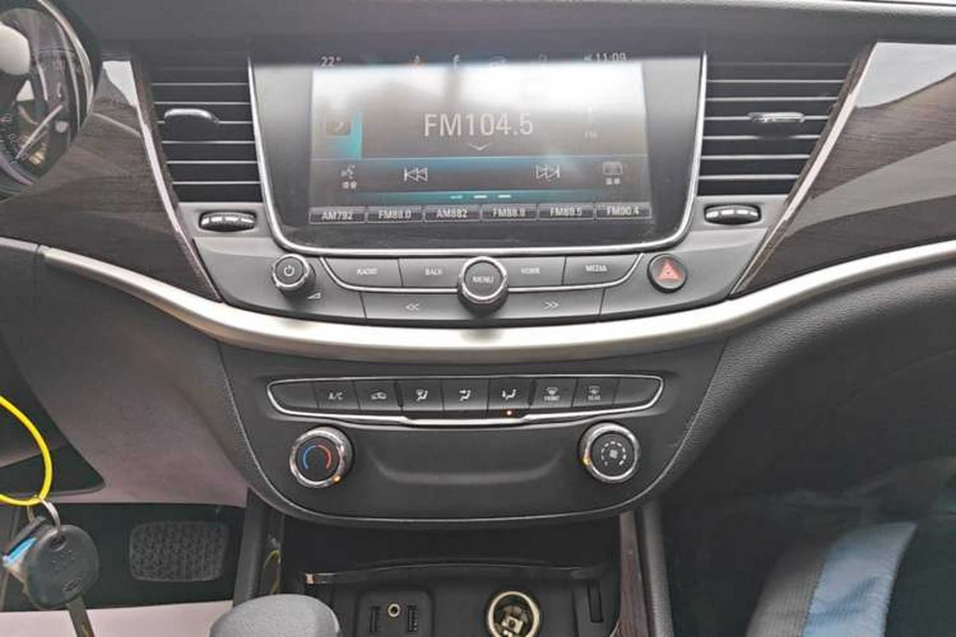 Used Buick Verano 2018 Sedan 20T Dual-Clutch Leading Model Audio And AC Panel