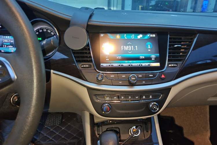 Used Buick Verano 2018 Sedan 15S Automatic Leading Model Audio And AC Panel