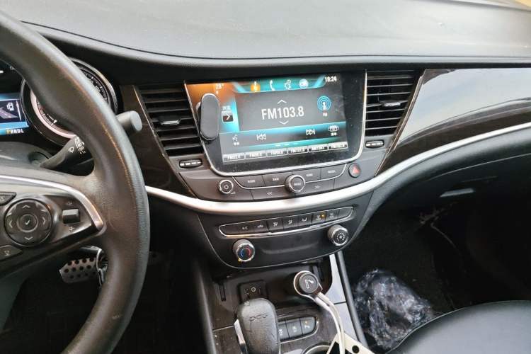Used Buick Verano 2018 Sedan 20T Dual-Clutch Leading Model Audio And AC Panel