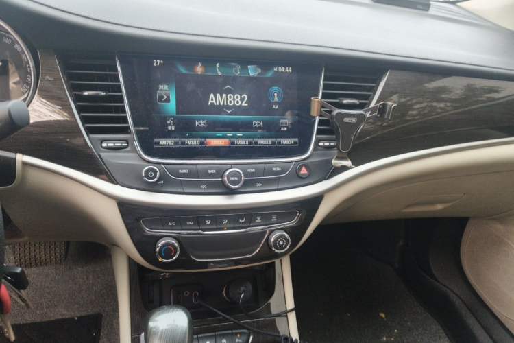 Used Buick Verano 2018 Sedan 15S Automatic Leading Model Audio And AC Panel