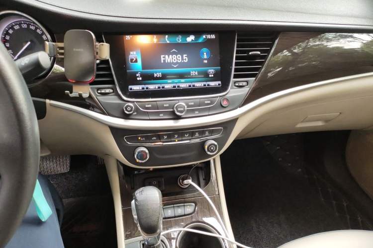 Used Buick Verano 2018 Sedan 15S Automatic Leading Model Audio And AC Panel
