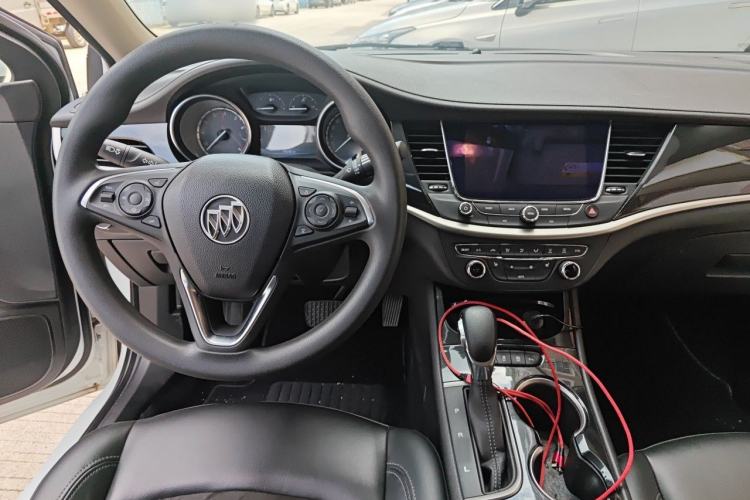 Used Buick Verano 2018 Sedan 20T Dual-Clutch Luxury Model Center Console