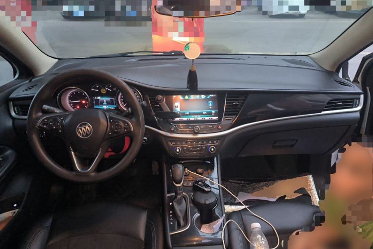 Used Buick Verano 2018 Sedan 20T Dual-Clutch Luxury Model Center Console