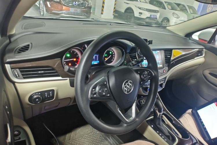 Used Buick Verano 2018 Sedan 15S Automatic Leading Model Center Console