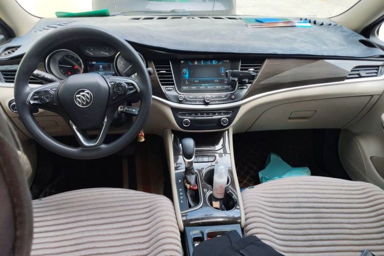 Used Buick Verano 2018 Sedan 15S Automatic Leading Model Center Console