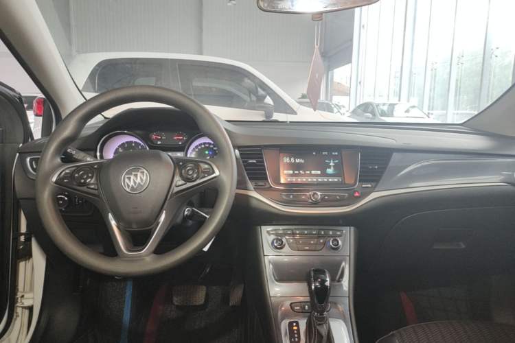 Used Buick Verano 2018 Hatchback 15S Automatic Leading Model Center Console