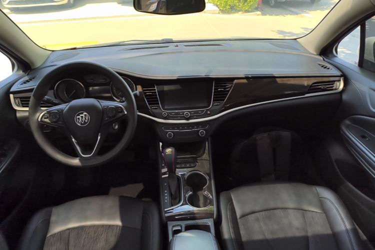 Used Buick Verano 2018 Sedan 20T Dual-Clutch Leading Model Center Console