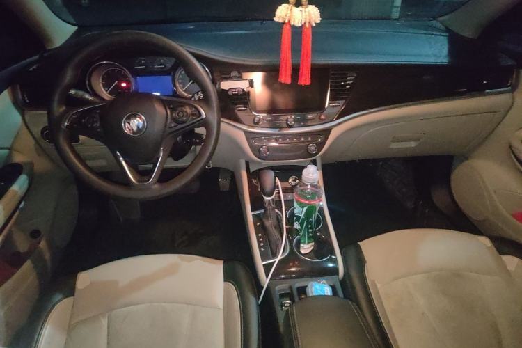 Used Buick Verano 2018 Sedan 15S Automatic Leading Model Center Console