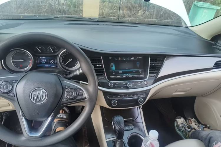 Used Buick Verano 2018 Sedan 15S Automatic Leading Model Center Console