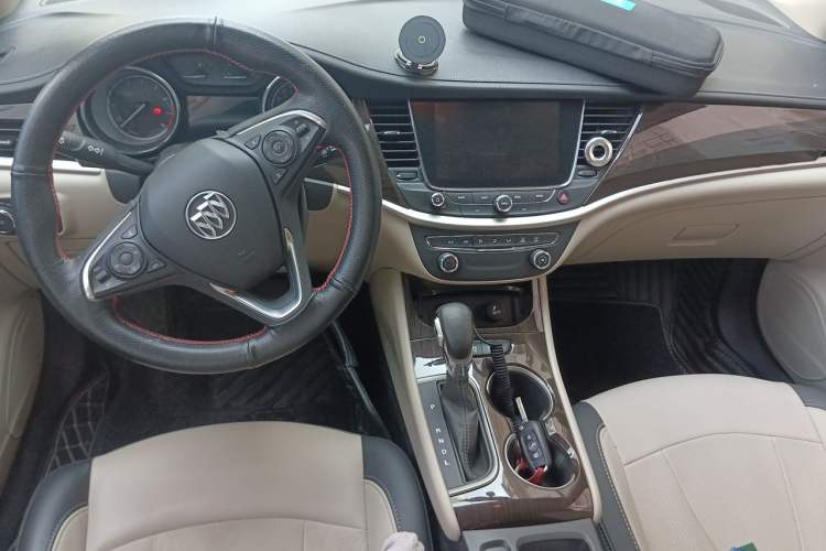 Used Buick Verano 2018 Sedan 15S Automatic Leading Model Center Console