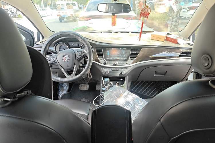 Used Buick Verano 2018 Sedan 20T Dual-Clutch Leading Model Center Console