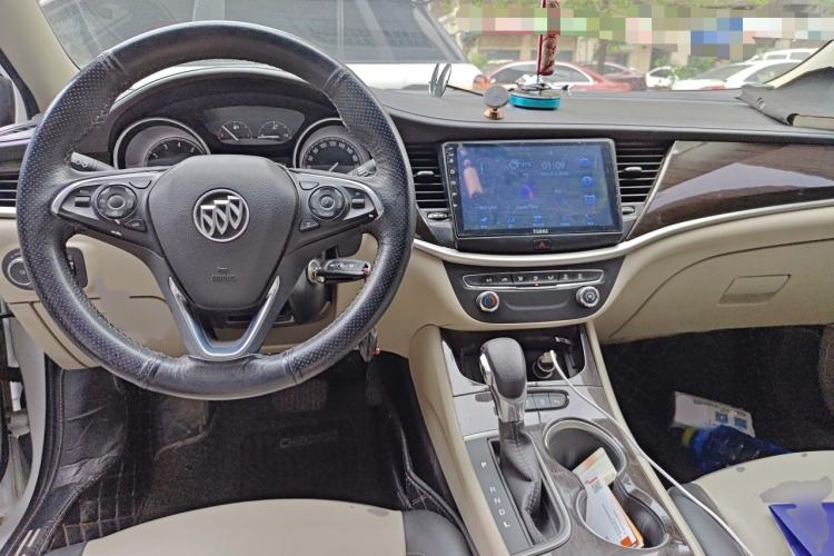 Used Buick Verano 2018 Sedan 15S Automatic Leading Model Center Console