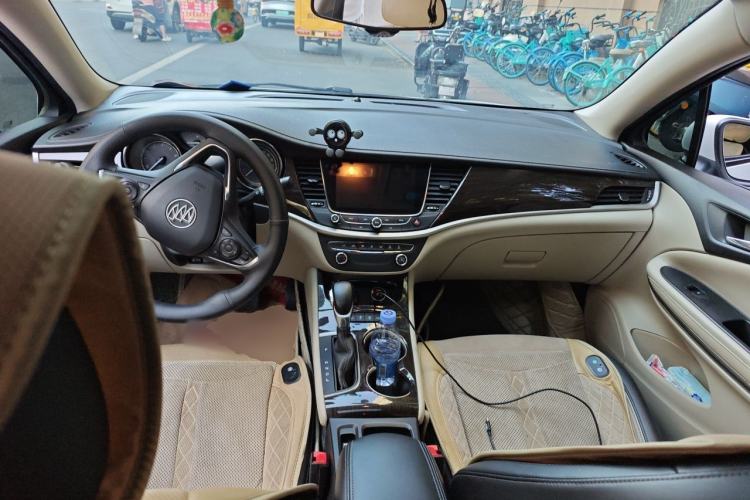 Used Buick Verano 2018 Sedan 15S Automatic Leading Model Center Console