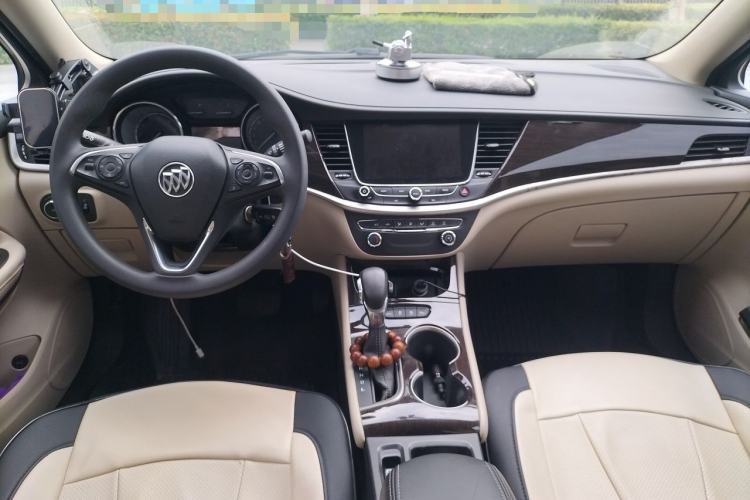 Used Buick Verano 2018 Sedan 15S Automatic Leading Model Center Console
