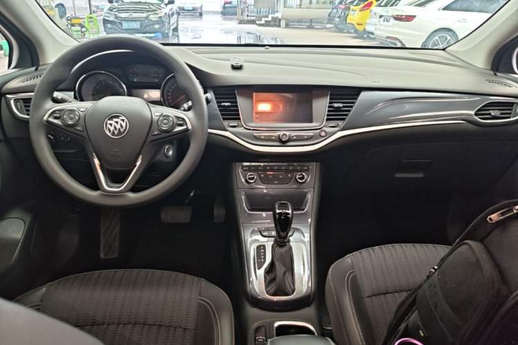 Used Buick Verano 2018 Hatchback 15S Automatic Leading Model Center Console