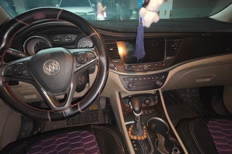 Used Buick Verano 2018 Sedan 15S Automatic Leading Model Center Console