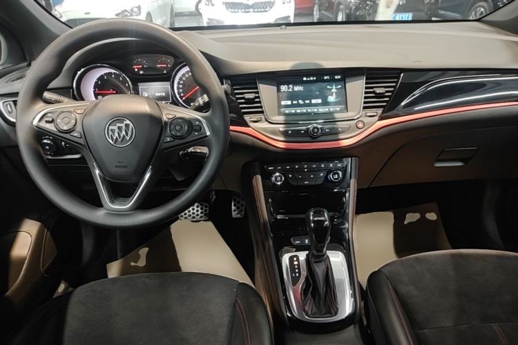 Used Buick Verano 2018 Hatchback GS 20T Dual-Clutch Leading Model Center Console