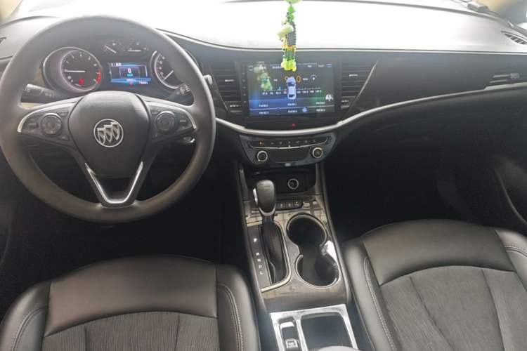 Used Buick Verano 2018 Sedan 20T Dual-Clutch Leading Model Center Console