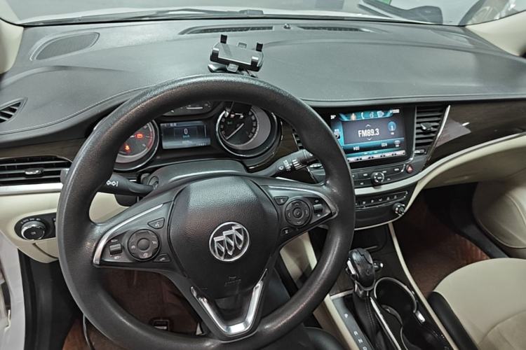 Used Buick Verano 2018 Sedan 15S Automatic Leading Model Center Console