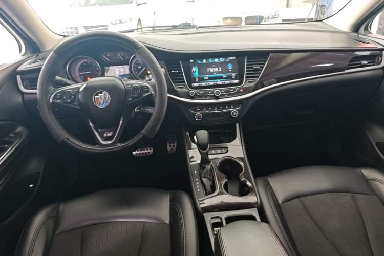 Used Buick Verano 2018 Sedan 20T Dual-Clutch Leading Model Center Console