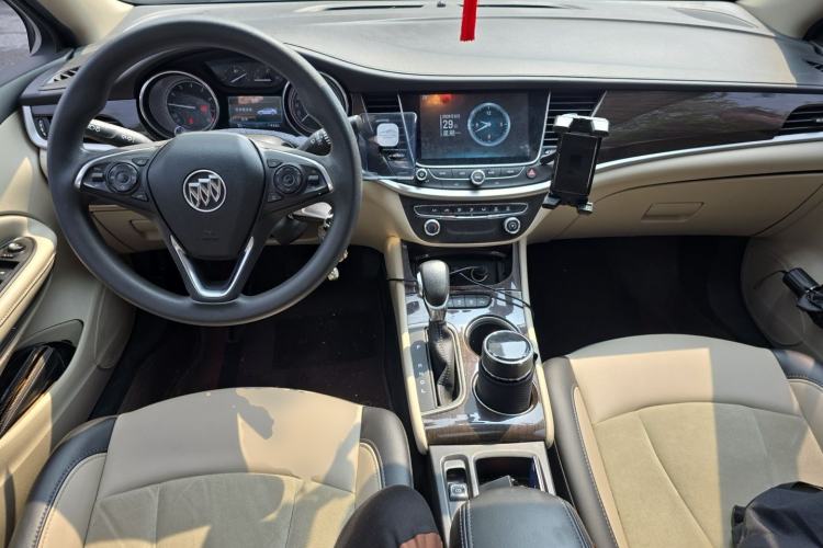 Used Buick Verano 2018 Sedan 15S Automatic Leading Model Center Console