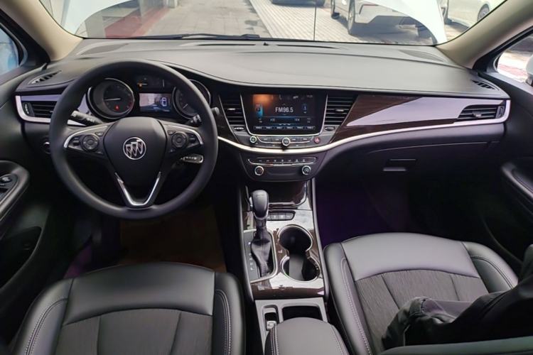 Used Buick Verano 2018 Sedan 20T Dual-Clutch Leading Model Center Console