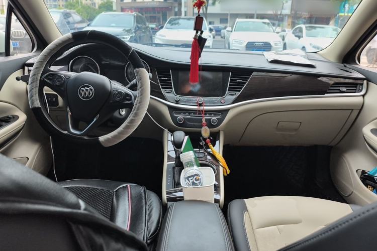 Used Buick Verano 2018 Sedan 15S Automatic Leading Model Center Console