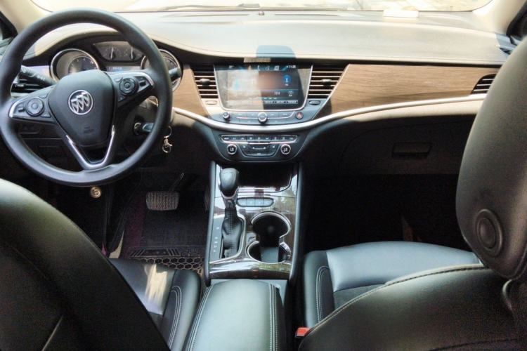 Used Buick Verano 2018 Sedan 20T Dual-Clutch Elite Model Center Console