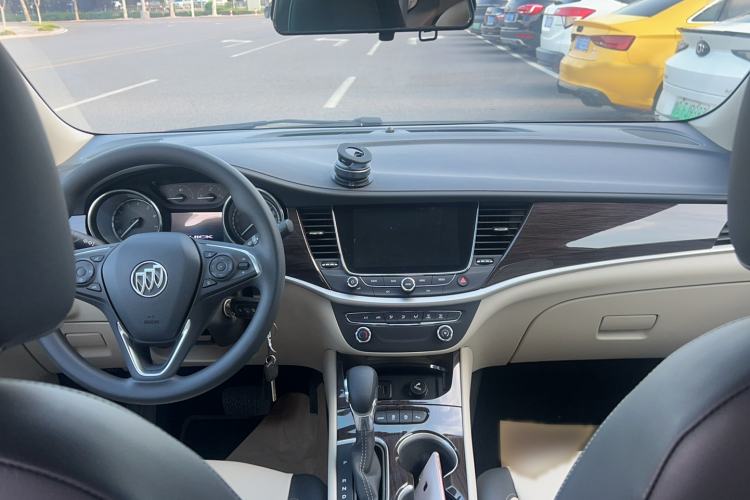 Used Buick Verano 2018 Sedan 15S Automatic Leading Model Center Console