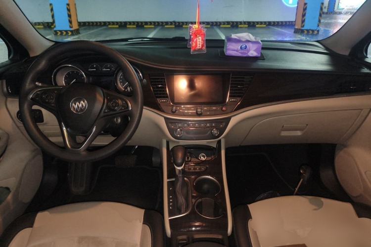 Used Buick Verano 2018 Sedan 15S Automatic Leading Model Center Console