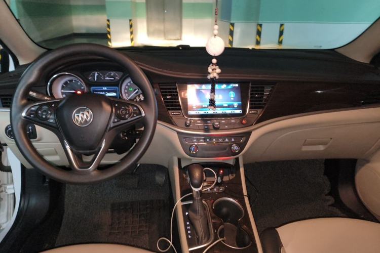 Used Buick Verano 2018 Sedan 15S Automatic Leading Model Center Console