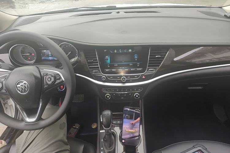 Used Buick Verano 2018 Sedan 20T Dual-Clutch Elite Model Center Console