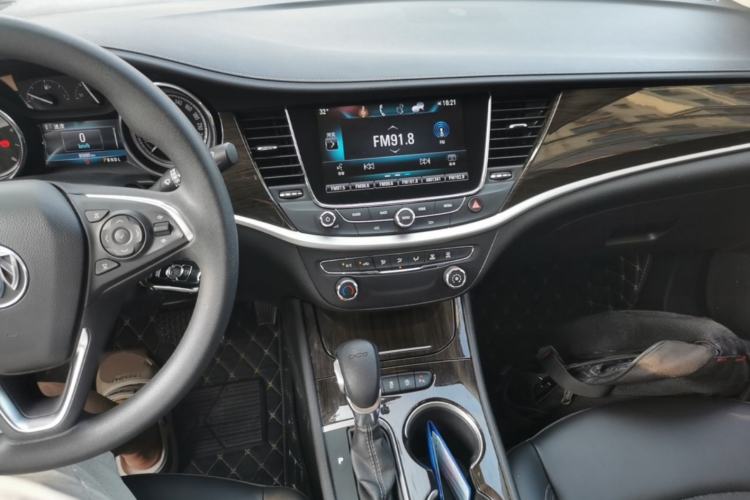 Used Buick Verano 2018 Sedan 20T Dual-Clutch Leading Model Center Console